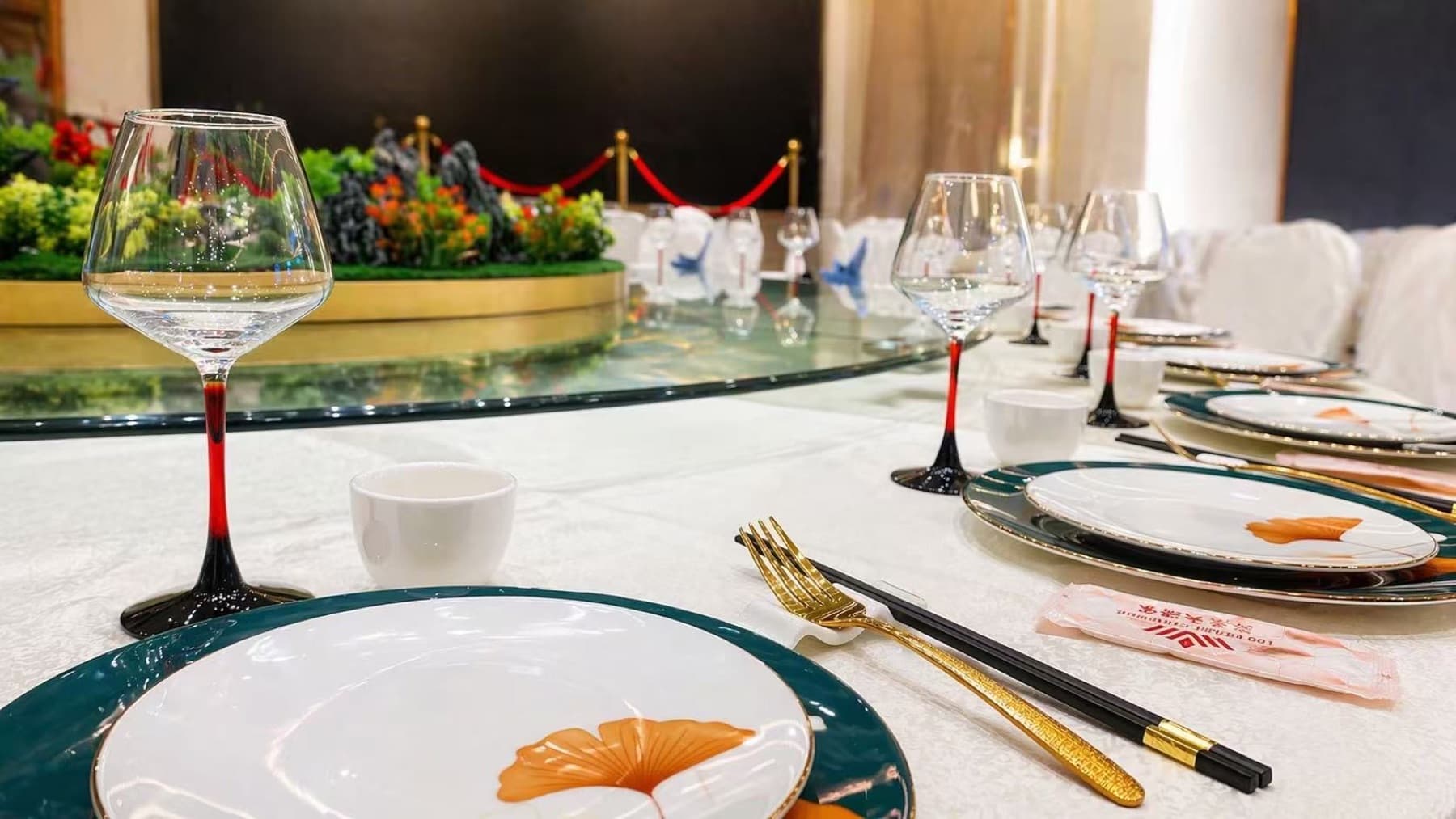 Elegant banquet place setting