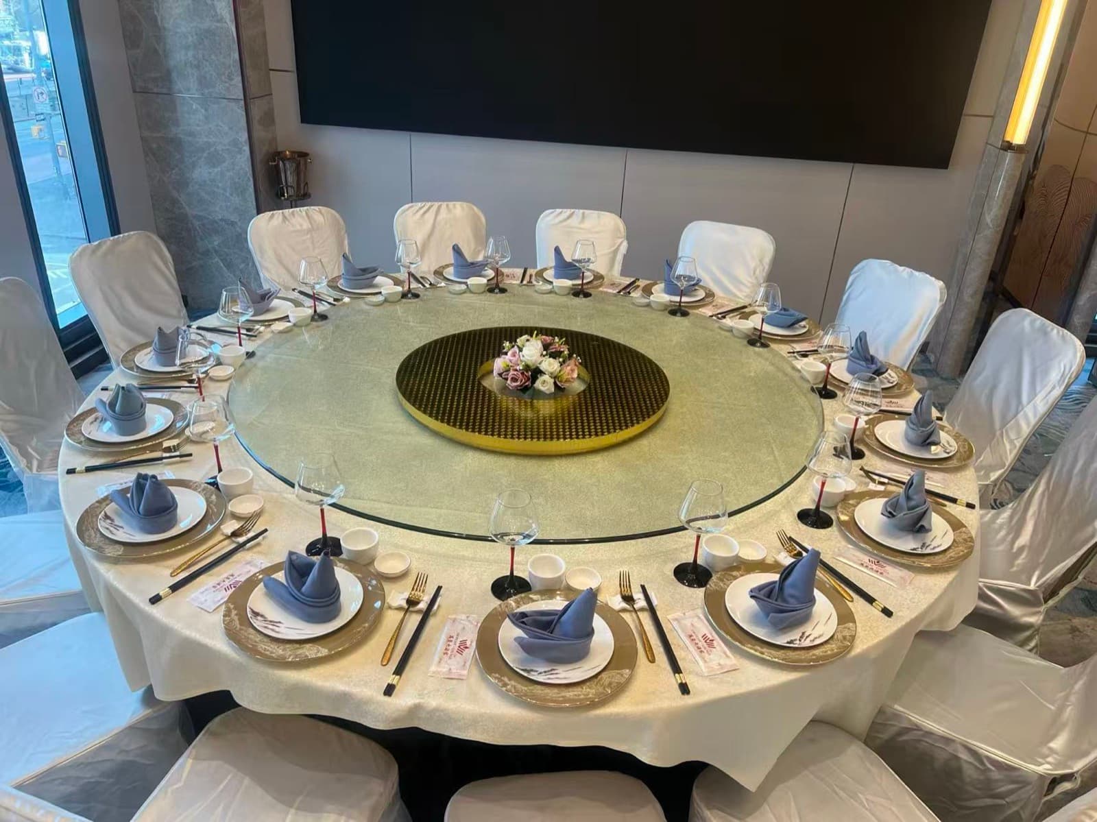 An elegant round-table place setting